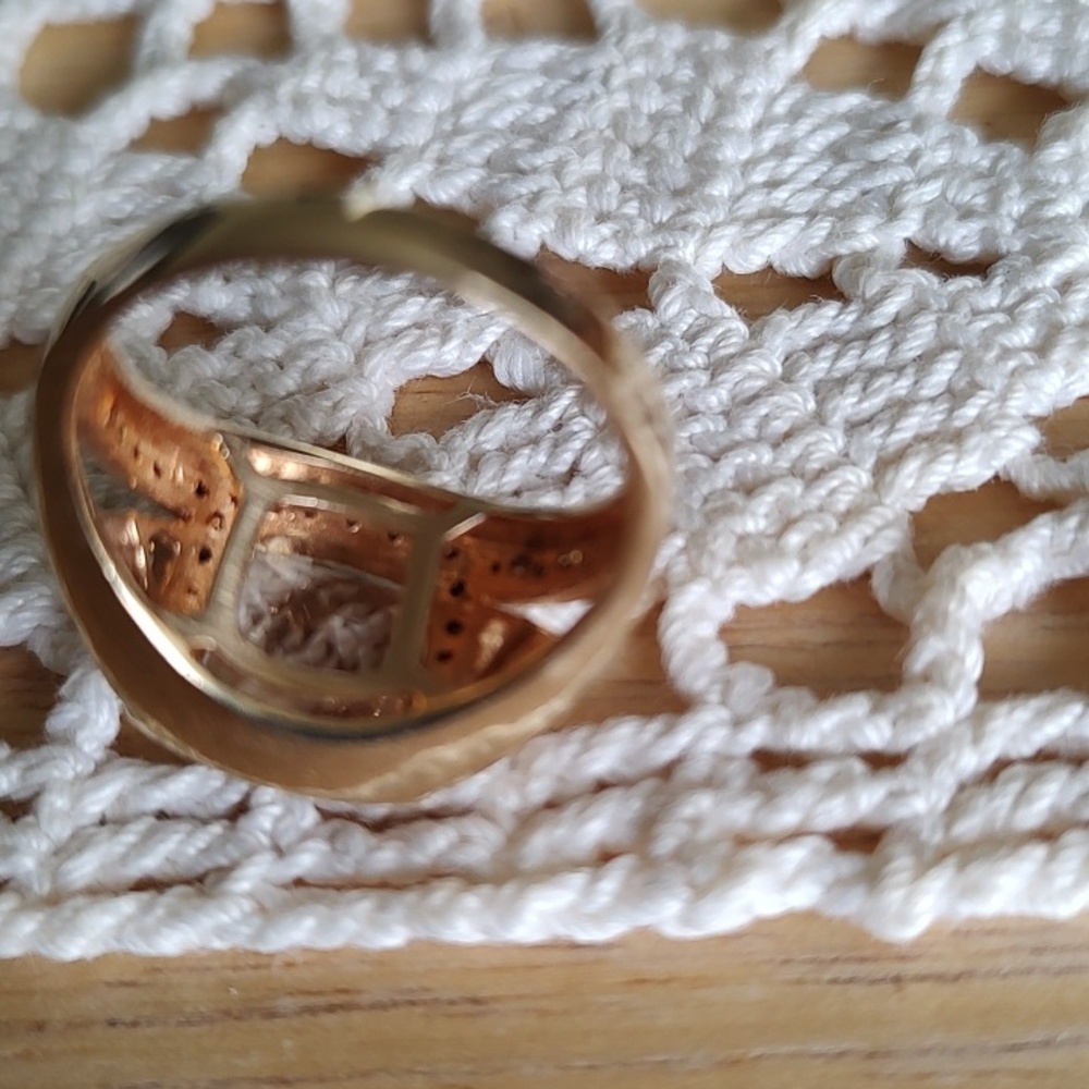 14k Gold-Ring with Smokey Topaz Center Stone - Elegant Women's Jewelry - Picture 3 of 7